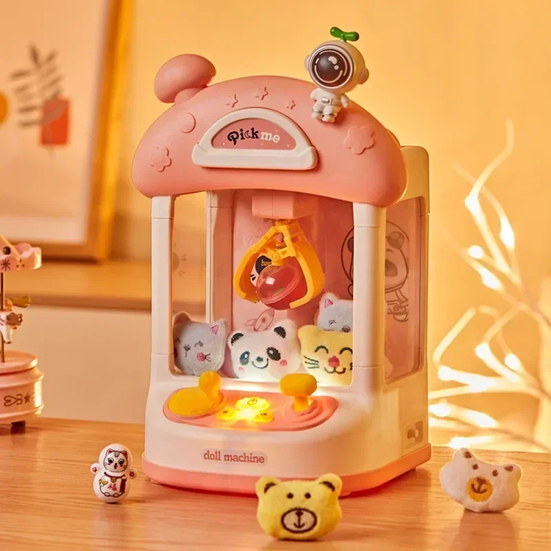 Claw Crane Machine - เครื่องเล่นตุ๊กตาอัตโนมัติขนาดเล็กสำหรับเด็ก ของเล่นการ์ตูนนักบินอวกาศขนาดเล็ก เครื่องเกมเครนพร้อมไฟและเสียงเพลง ของขวัญสำหรับเด็ก